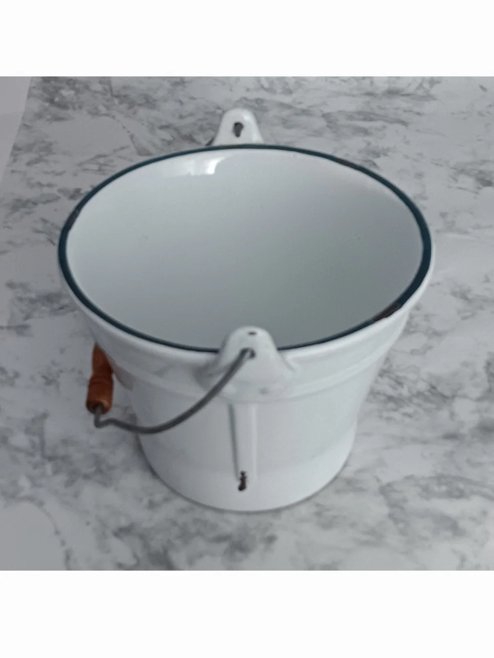 White Enamel Farmhouse Pail Bucket with Wooden Handle – Rustic Decor